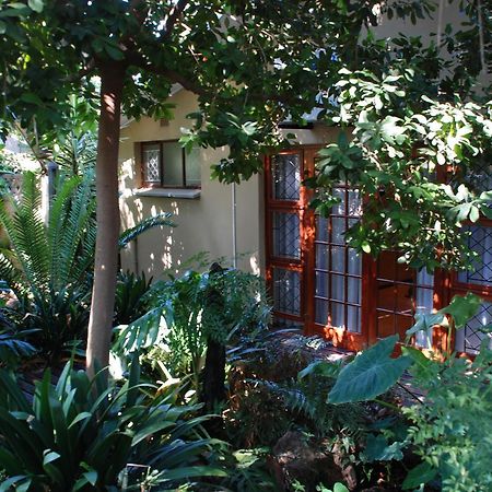 86 On Langenhoven Bed & Breakfast Оудсхорн Екстериор снимка
