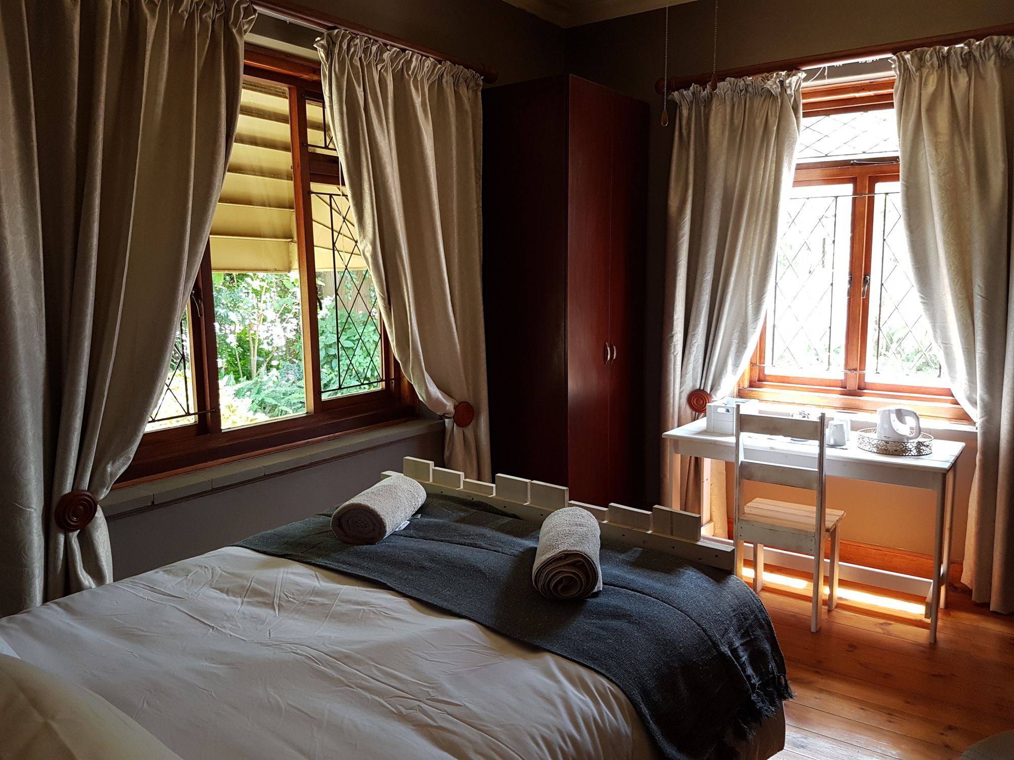 86 On Langenhoven Bed & Breakfast Оудсхорн Екстериор снимка